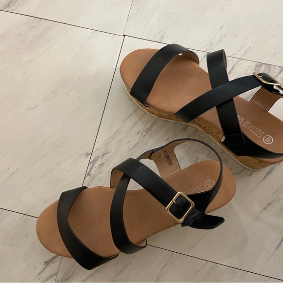 Wedges from Italy like new size 40 - Picture 2 of 3